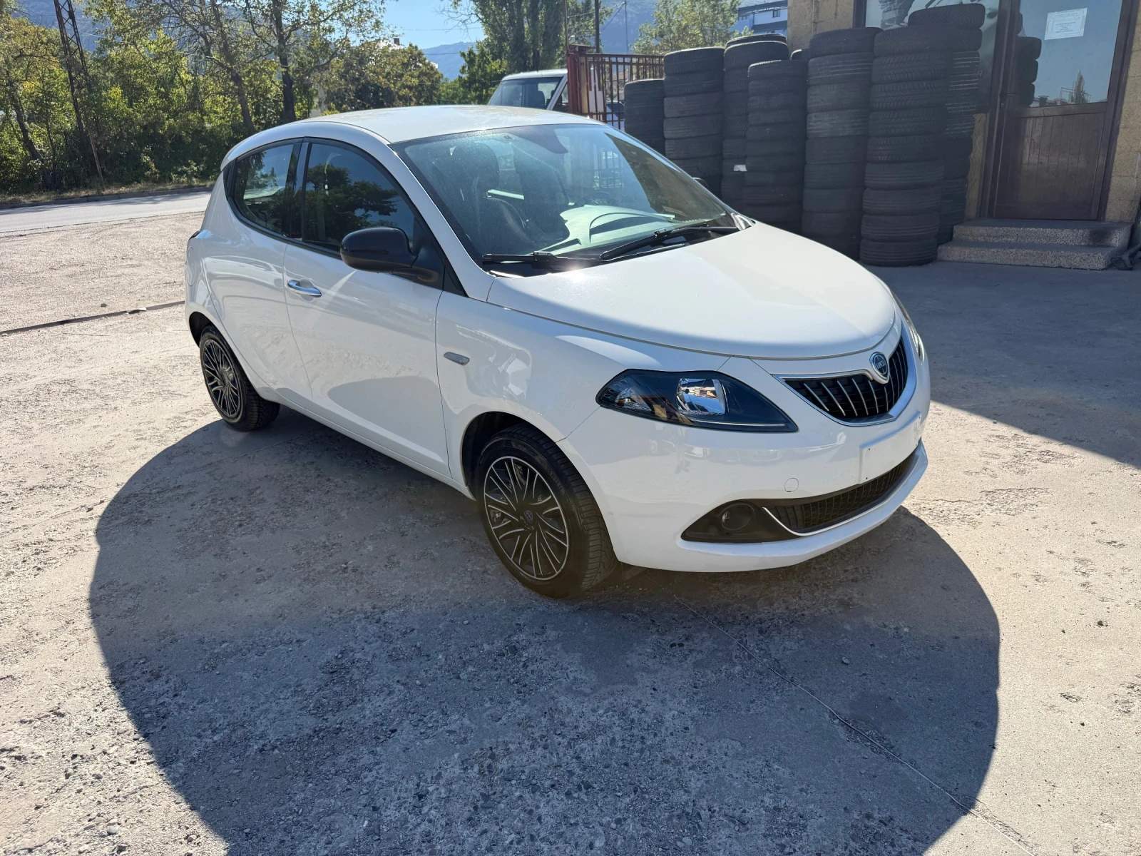 Lancia Ypsilon 1.0i hybrid+ ГАЗ, снимка 2 - Автомобили и джипове - 55674425