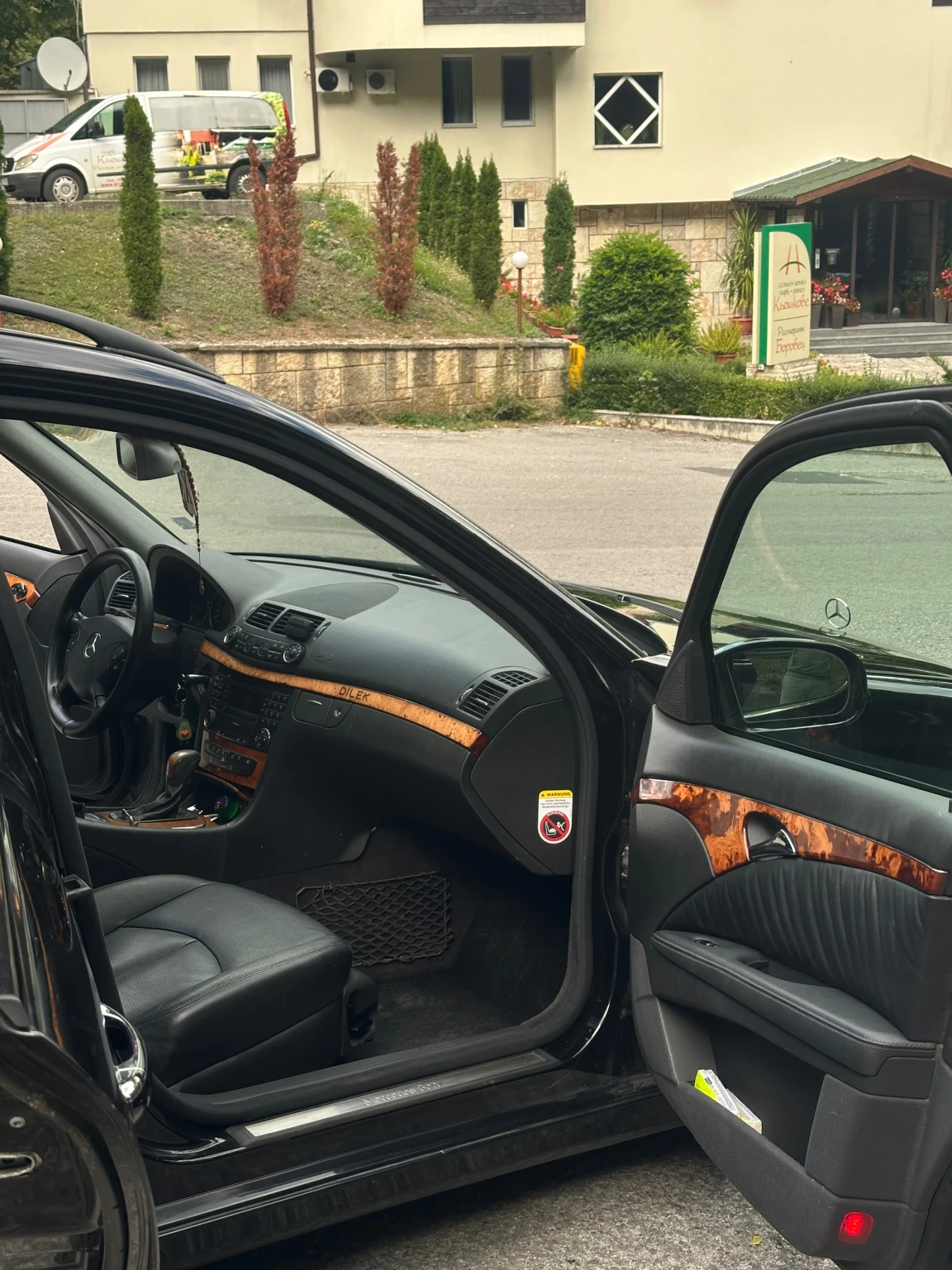 Mercedes-Benz E 280, снимка 3 - Автомобили и джипове - 56231362
