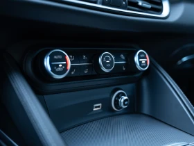 Alfa Romeo Stelvio Veloce Q4, снимка 12