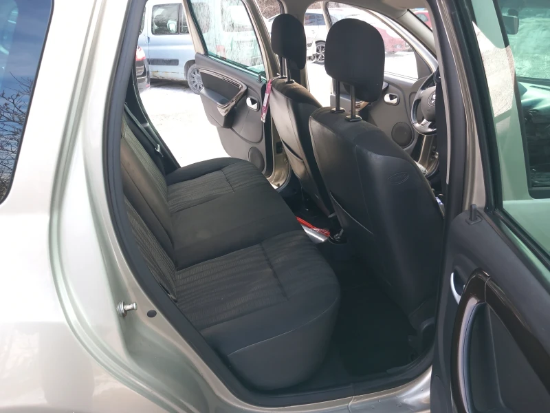Dacia Duster 1.5 DCI, снимка 14 - Автомобили и джипове - 53088059