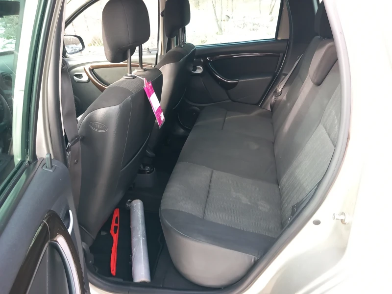 Dacia Duster 1.5 DCI, снимка 12 - Автомобили и джипове - 53088059