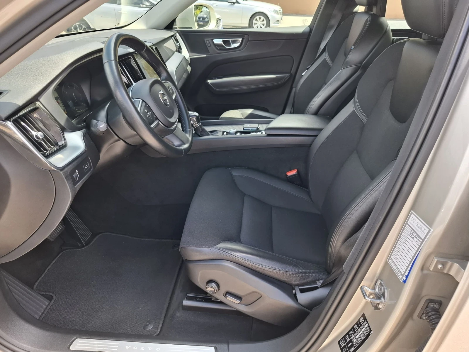 Volvo XC60 2.0 D4 AWD - изображение 7