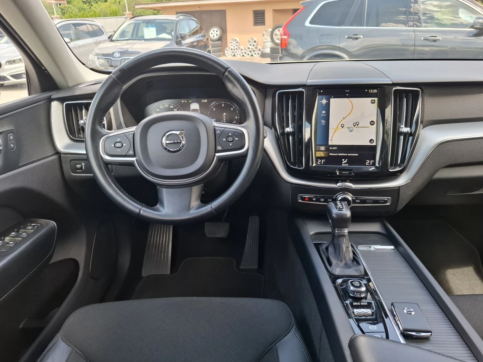 Volvo XC60 2.0 D4 AWD - изображение 9