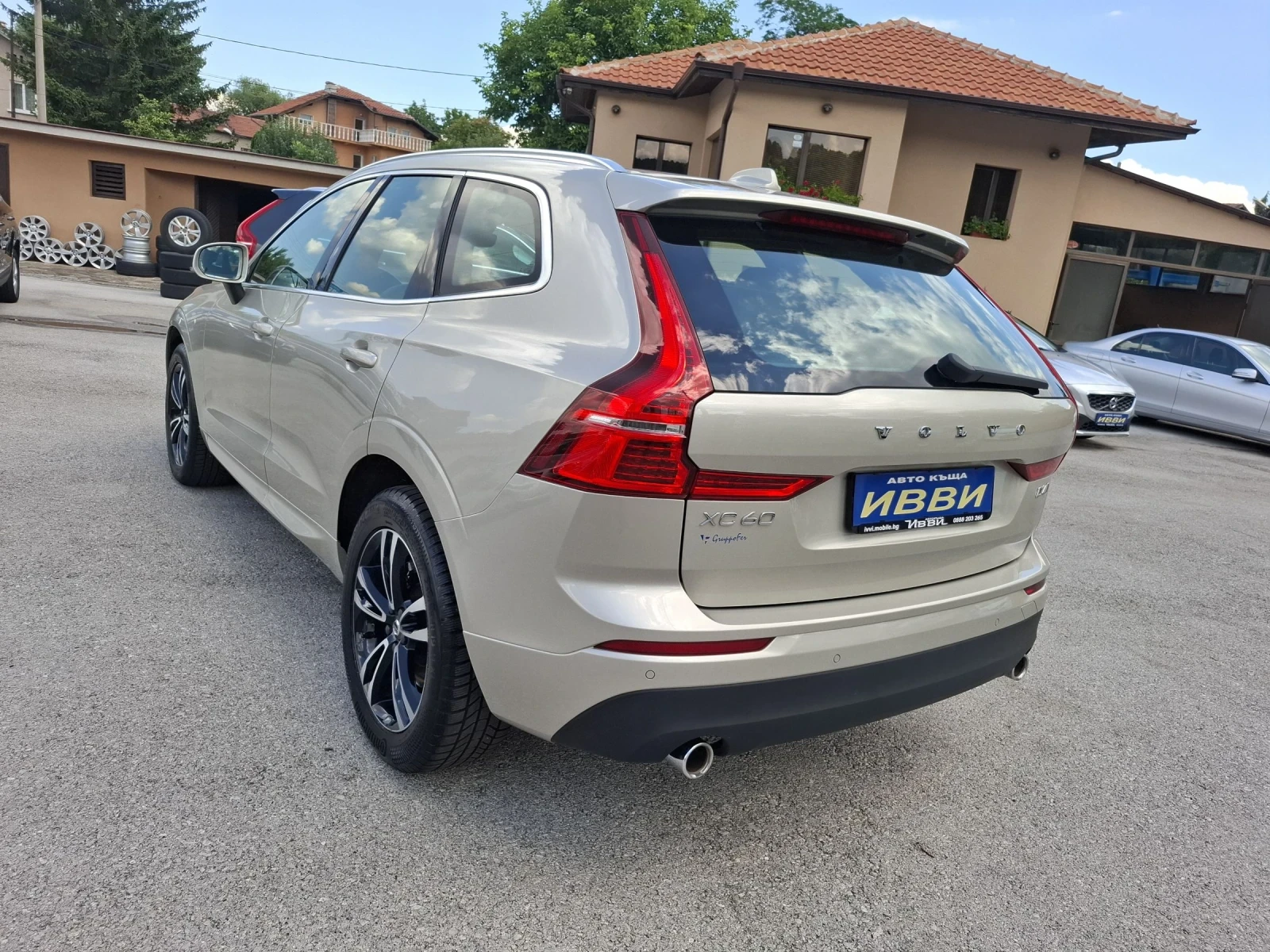 Volvo XC60 2.0 D4 AWD - изображение 3