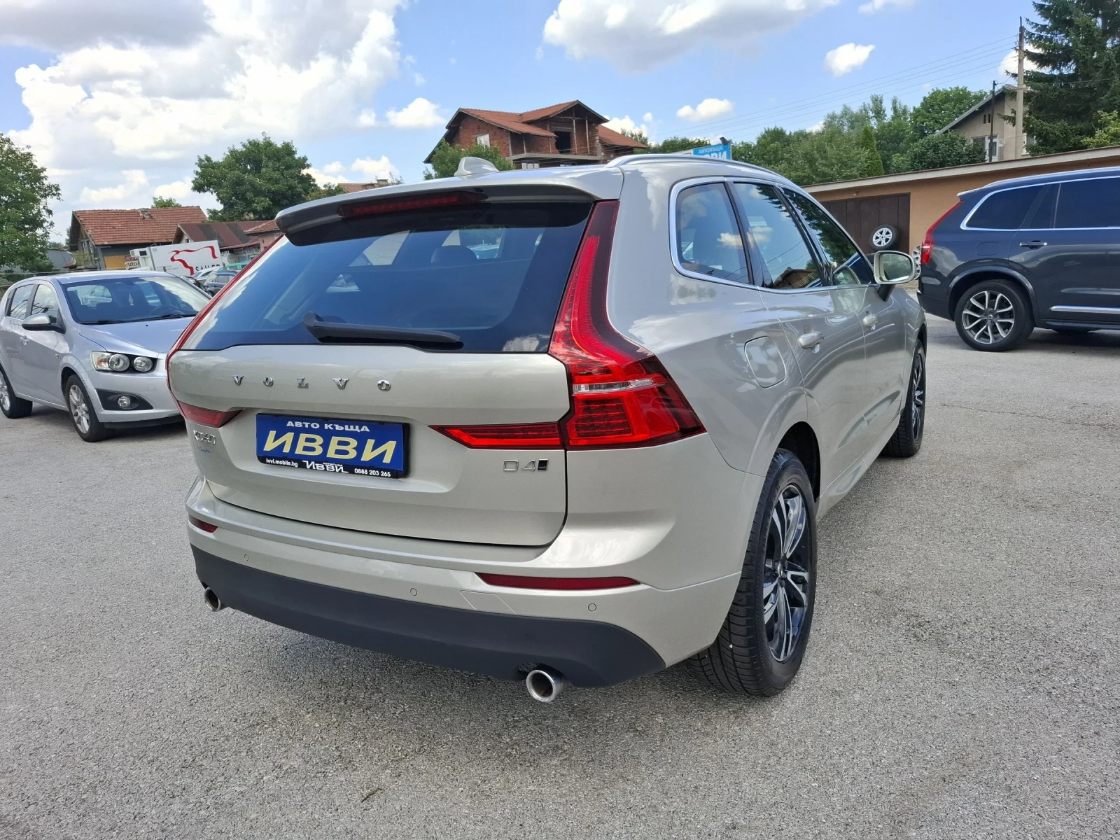 Volvo XC60 2.0 D4 AWD - изображение 4
