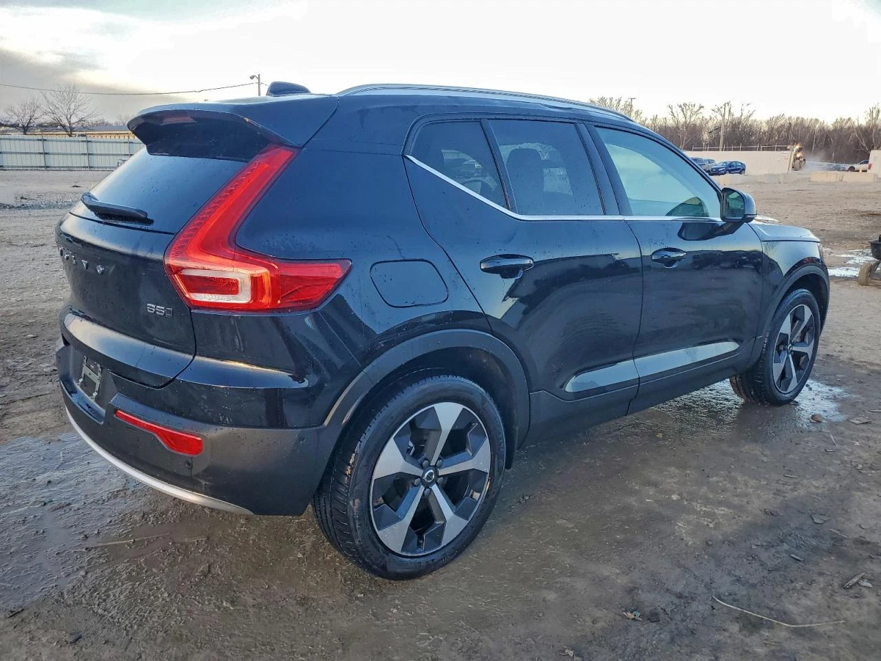 Volvo XC40 2l Plus - изображение 3