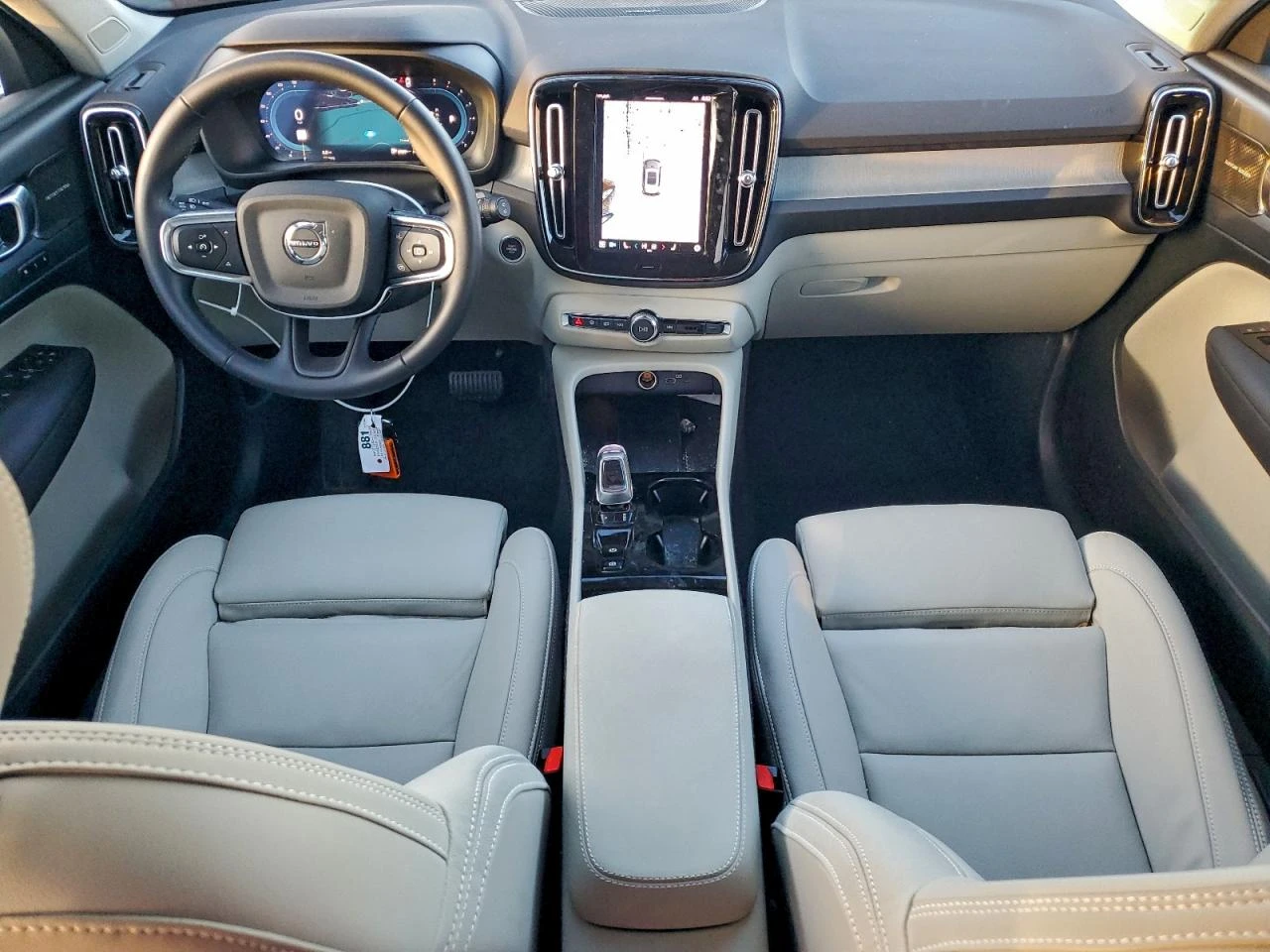 Volvo XC40 2l Plus - изображение 8