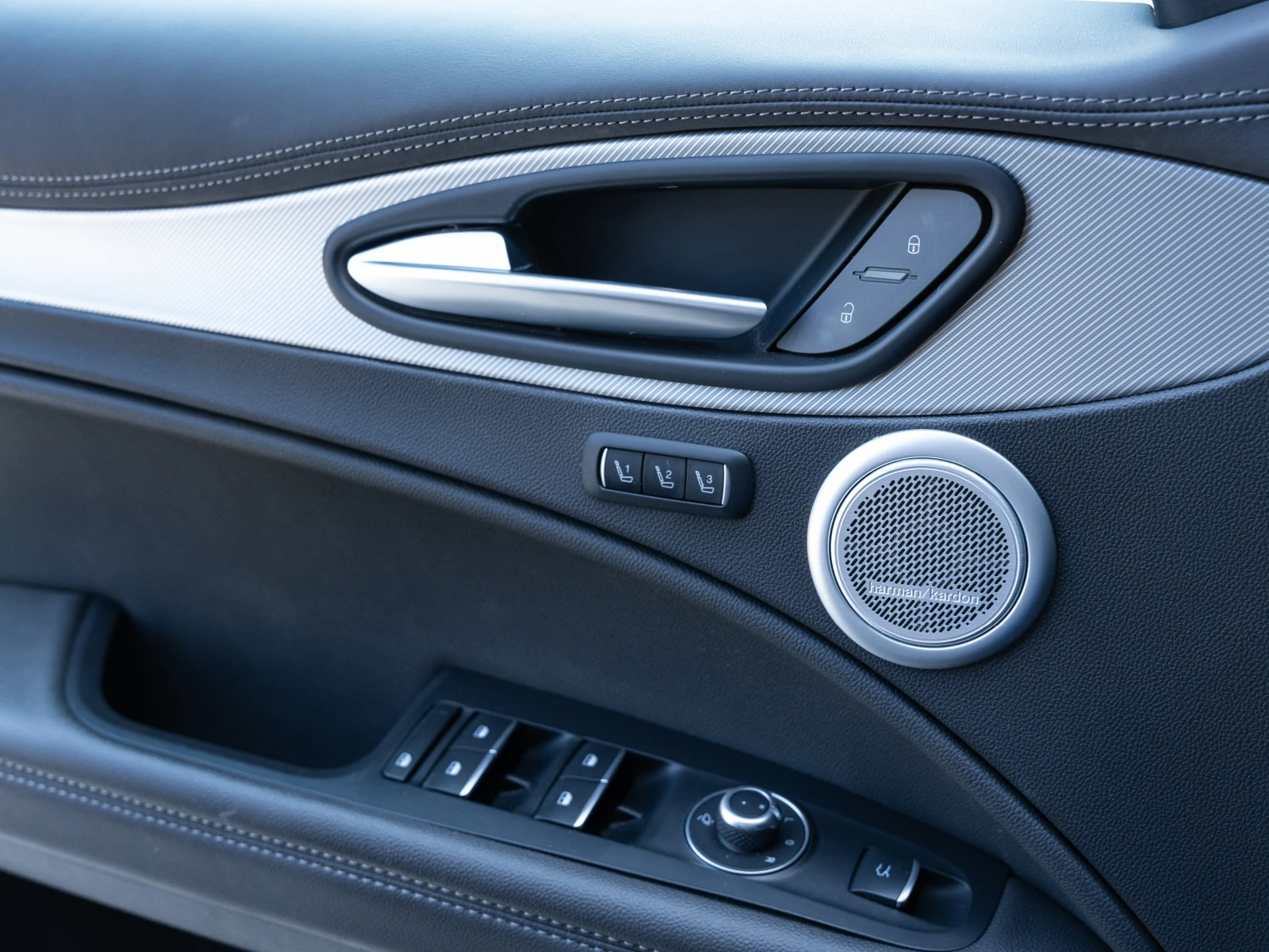 Alfa Romeo Stelvio Veloce Q4, снимка 16 - Автомобили и джипове - 53864694