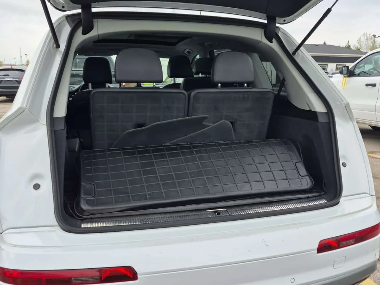 Audi Q7 * 3.0T TECHNIK* DISTRONIC* ОБУДХВАНЕ* BANG&OLUFSEN, снимка 15 - Автомобили и джипове - 54440184