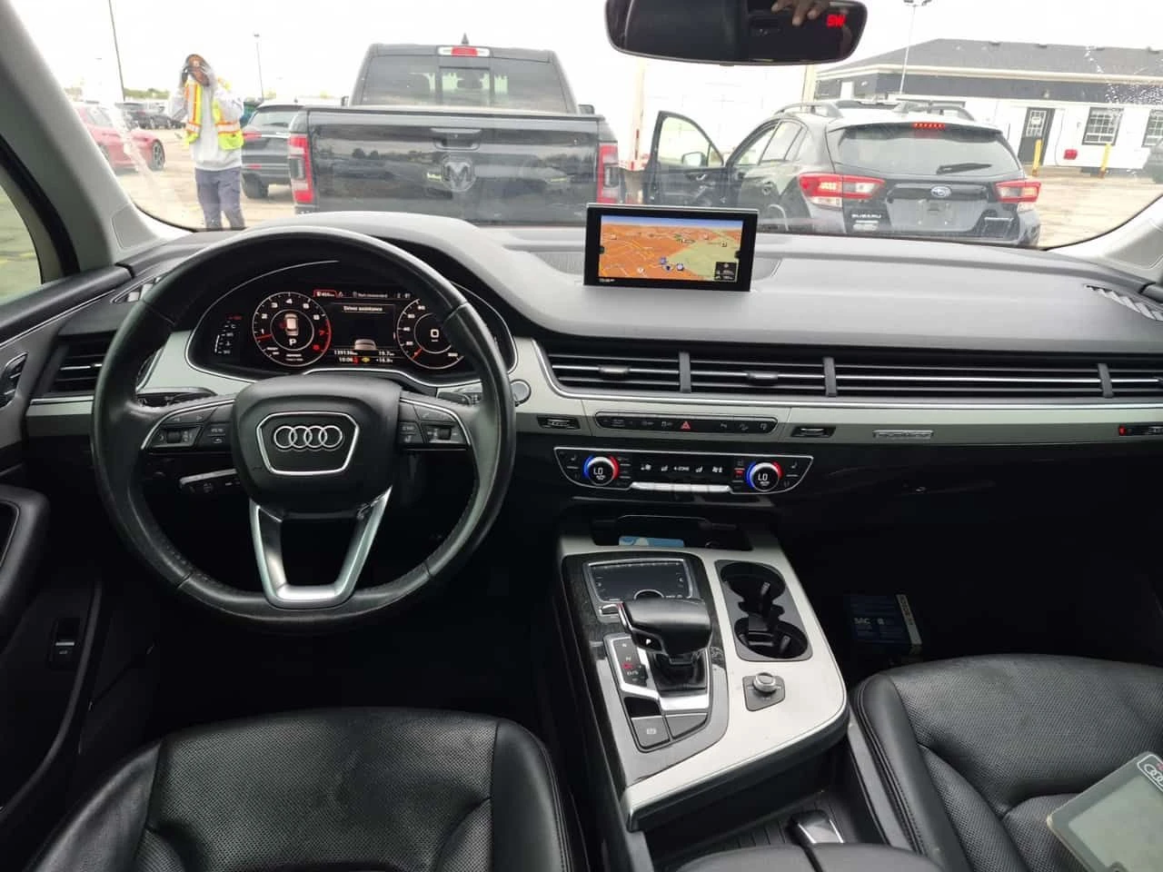 Audi Q7 * 3.0T TECHNIK* DISTRONIC* ОБУДХВАНЕ* BANG&OLUFSEN, снимка 10 - Автомобили и джипове - 54440184
