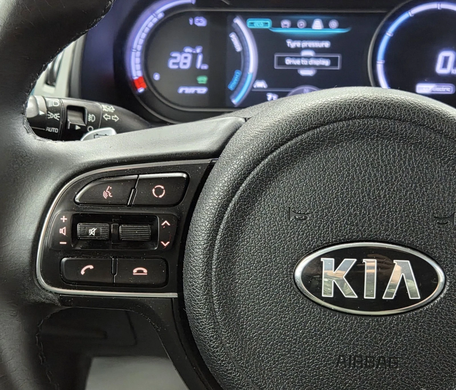 Kia Niro 64KWh/SOH100%, снимка 13 - Автомобили и джипове - 54877092