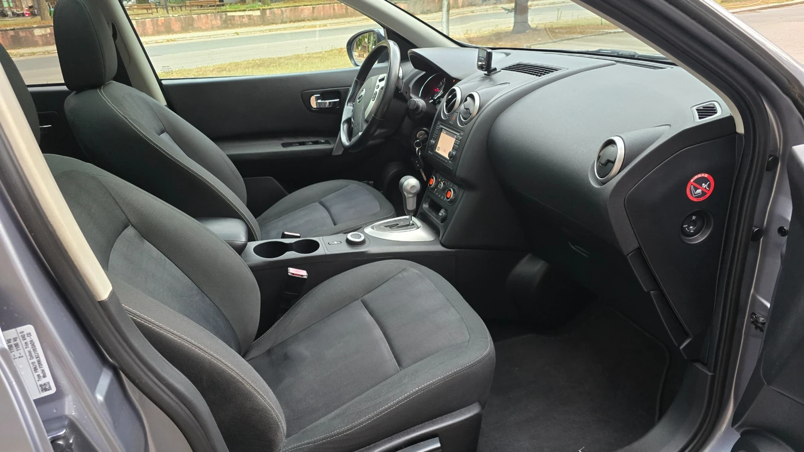 Nissan Qashqai 2.0i 4X4 ШВЕЙЦАРИЯ , снимка 12 - Автомобили и джипове - 56334665