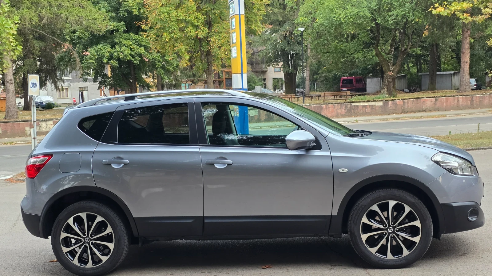 Nissan Qashqai 2.0i 4X4 ШВЕЙЦАРИЯ , снимка 4 - Автомобили и джипове - 56334665