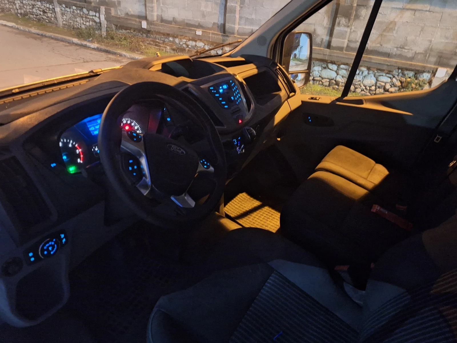 Ford Transit 2.2 TDCI Клима EURO5b L2H2 - изображение 4