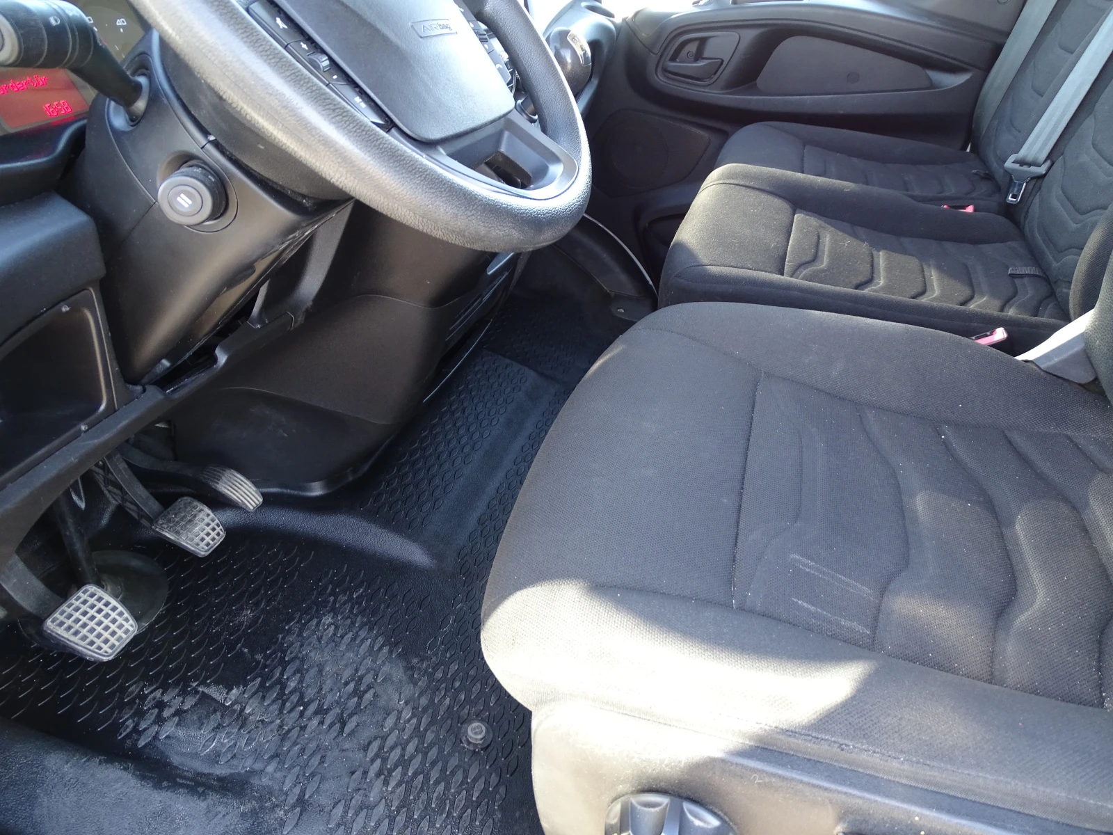 Iveco Daily 35S17 * * 172 048 км* * Климатроник* *  , снимка 14 - Бусове и автобуси - 54304779