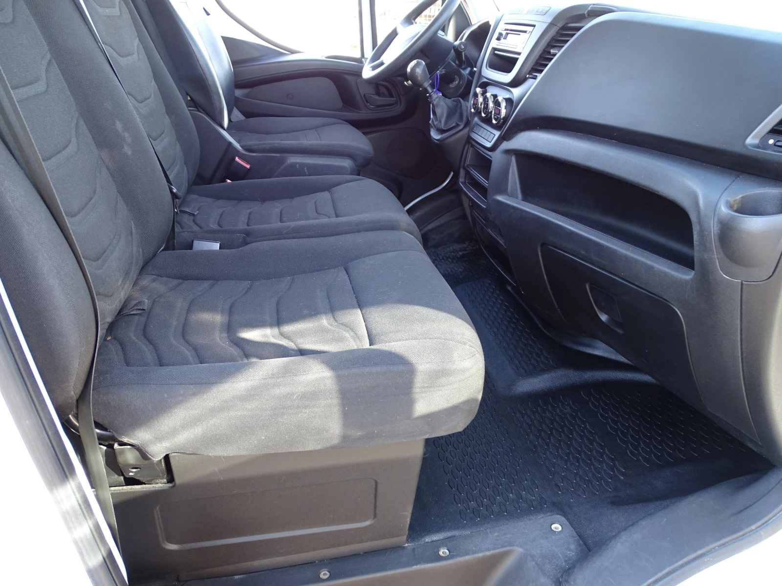 Iveco Daily 35S17 * * 172 048 км* * Климатроник* *  , снимка 15 - Бусове и автобуси - 54304779