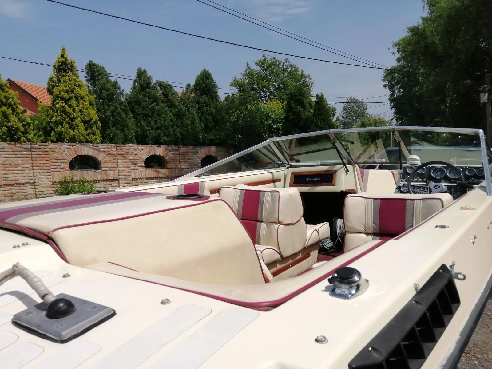 Моторна яхта Invader 171 Bow Rider, снимка 9 - Воден транспорт - 54139234