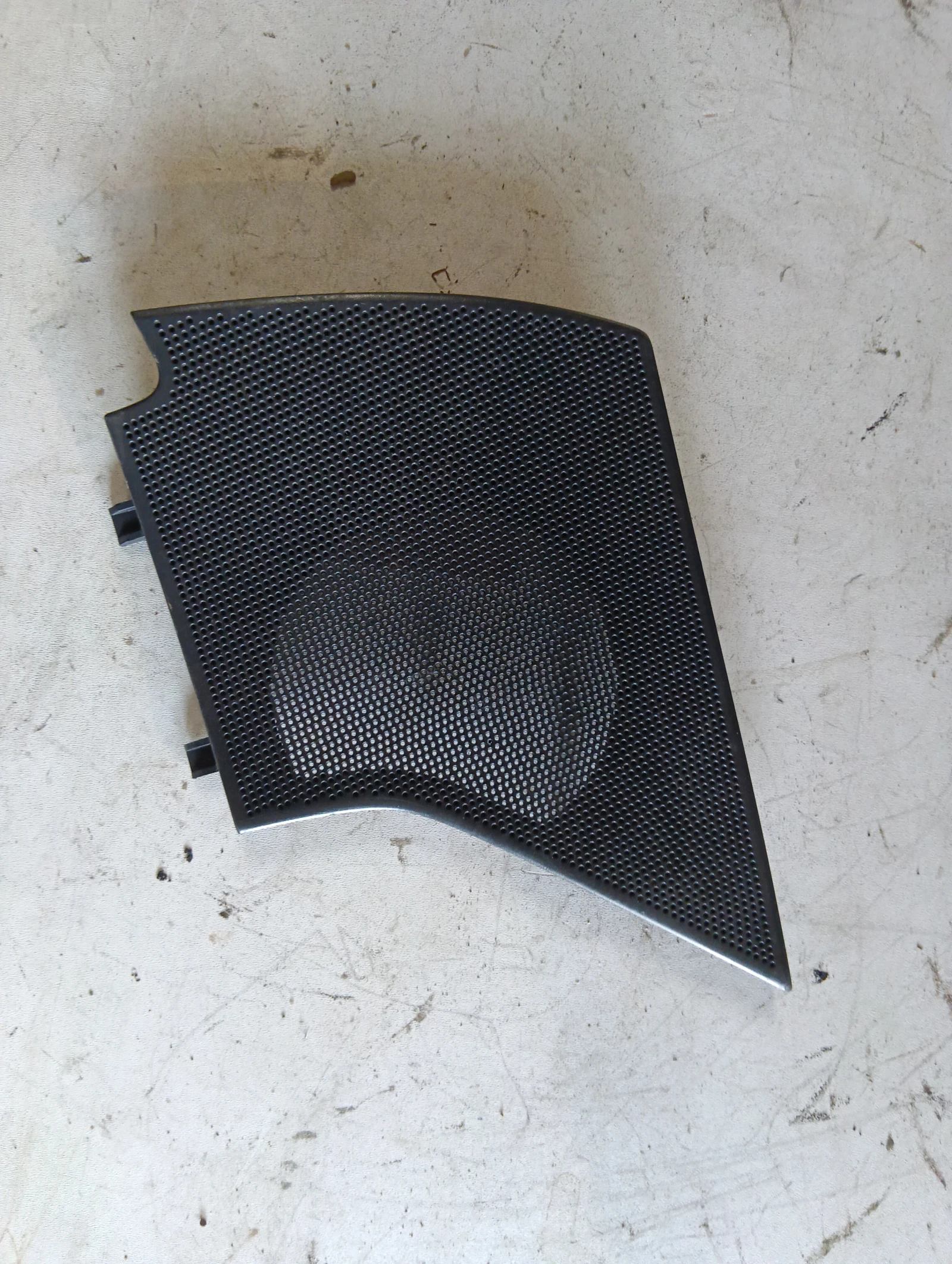 решетка тонколона предна дясна 8V3035410A Audi A3