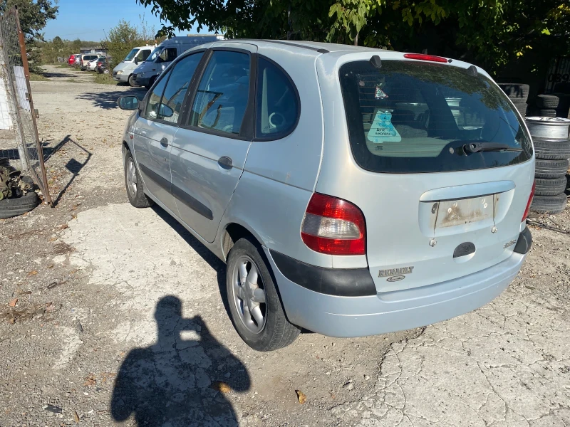 Renault Scenic 1.6, снимка 5 - Автомобили и джипове - 47743654