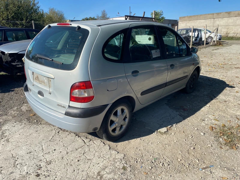 Renault Scenic 1.6, снимка 3 - Автомобили и джипове - 47743654