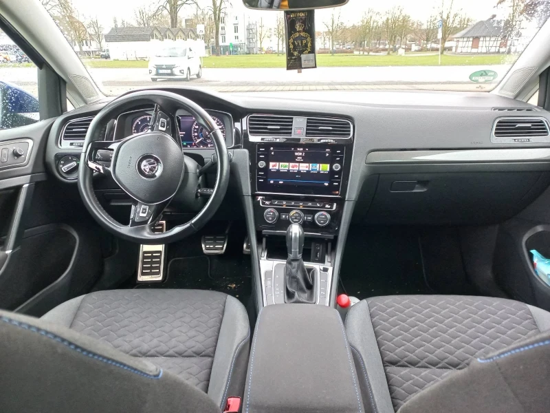 VW Golf 1.6 116кс, снимка 9 - Автомобили и джипове - 48881861