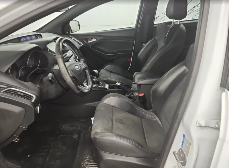Ford Focus RS Red bull white edition, снимка 5 - Автомобили и джипове - 52749729