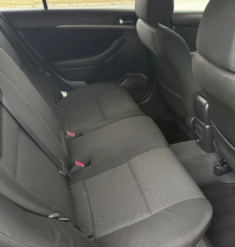 Toyota Avensis, снимка 8 - Автомобили и джипове - 52842413
