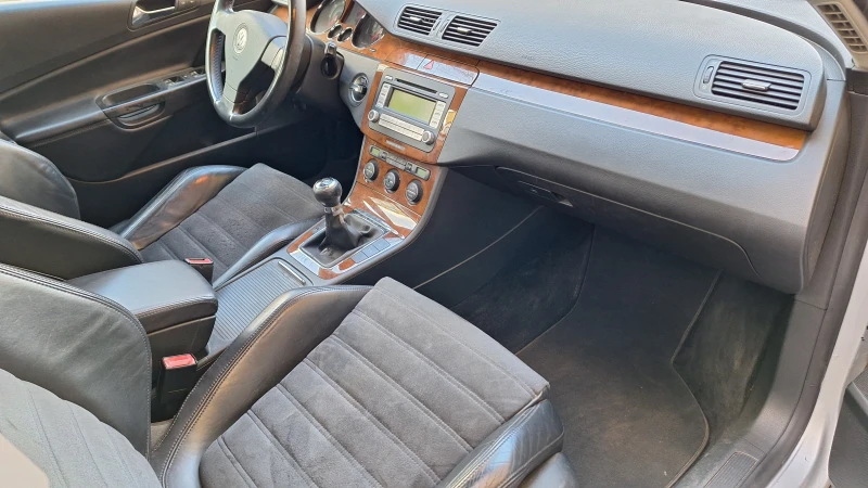 VW Passat 2.0 TDI  HI LINE 6ск.., снимка 8 - Автомобили и джипове - 53266625