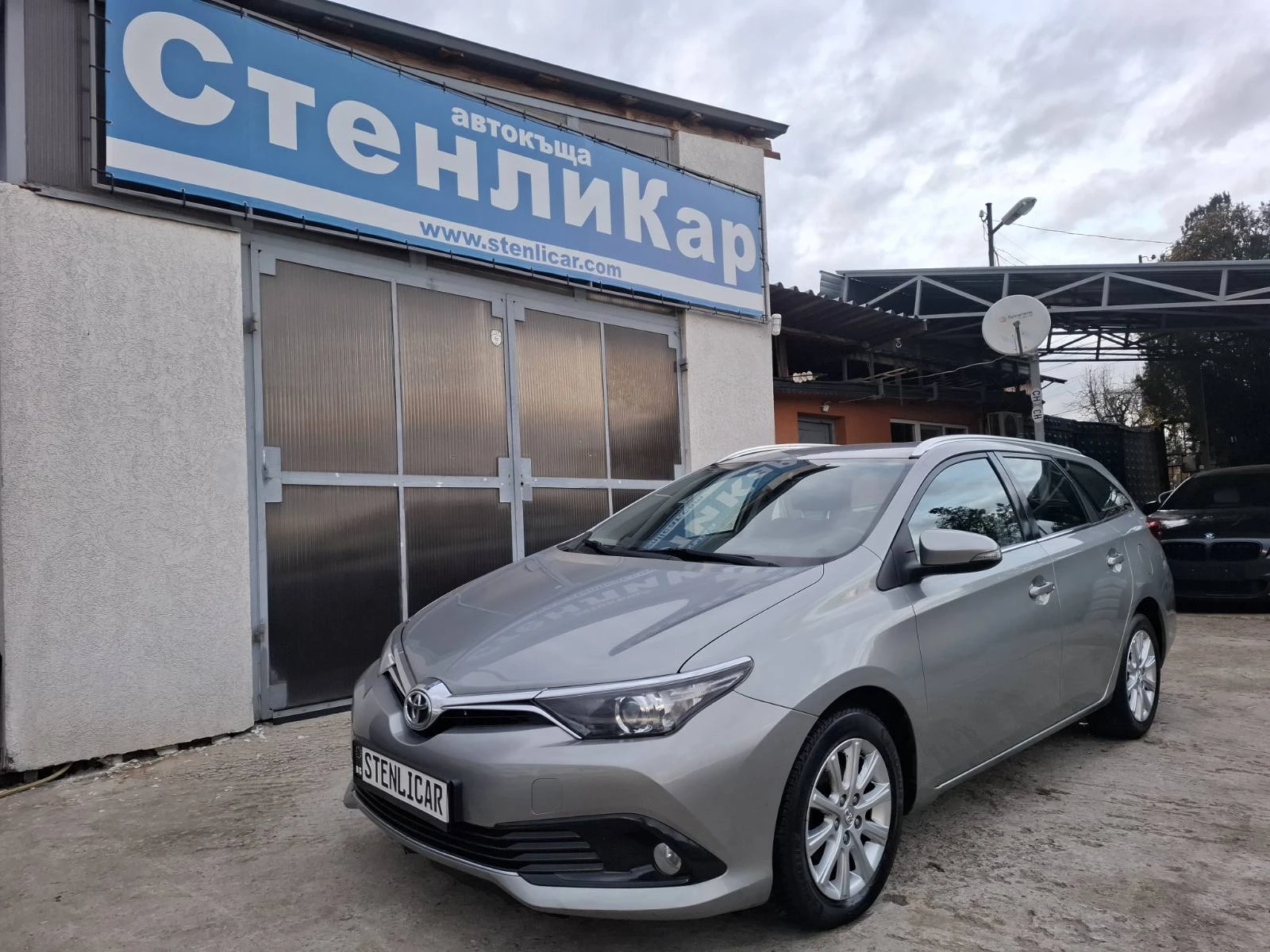 Toyota Auris 1.2i LUNA EDITION, снимка 1