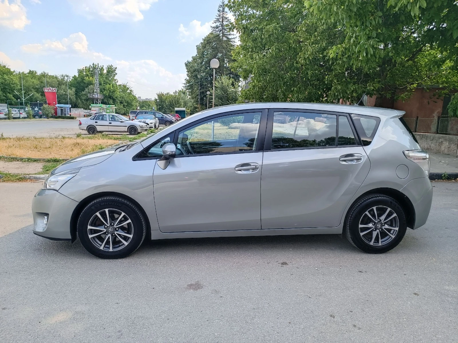 Toyota Verso 1.8i-147кс-ШВЕЙЦАРИЯ-РЪЧКА-6ск-FACELIFT-7м - изображение 6