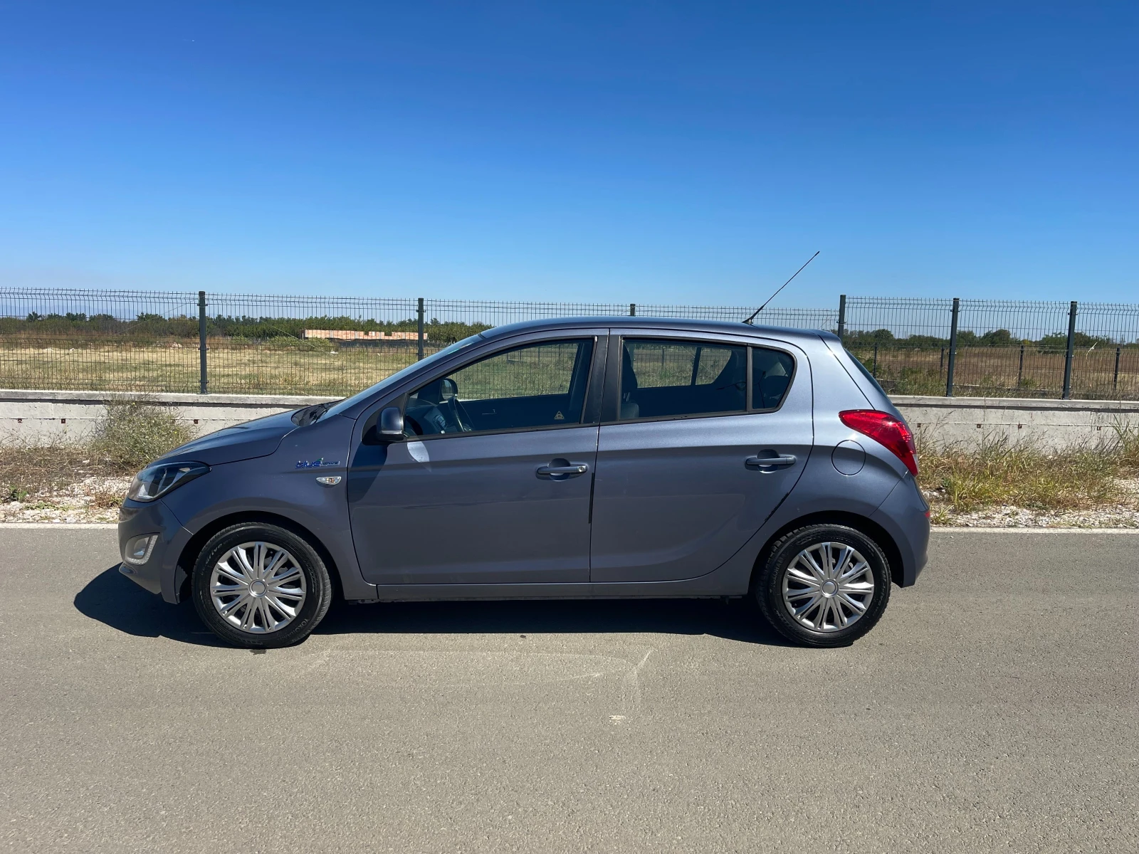 Hyundai I20 1.4 6-Speed Швейцария - изображение 2