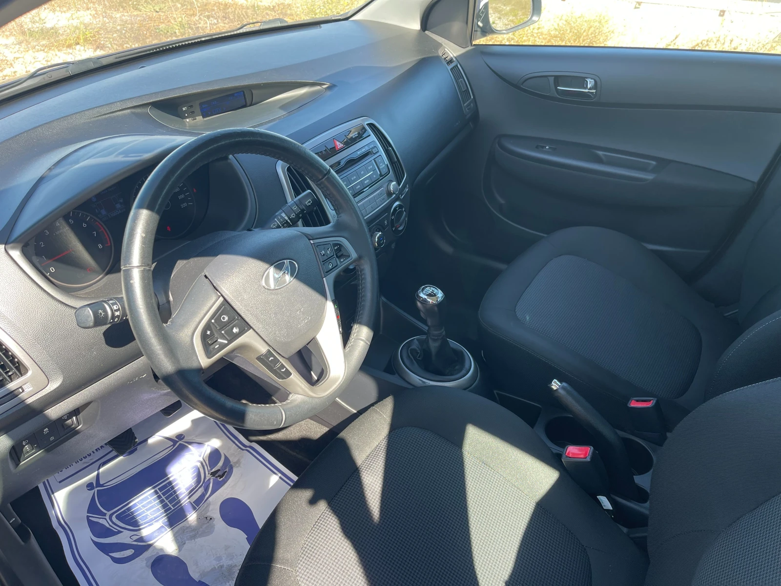 Hyundai I20 1.4 6-Speed Швейцария - изображение 8