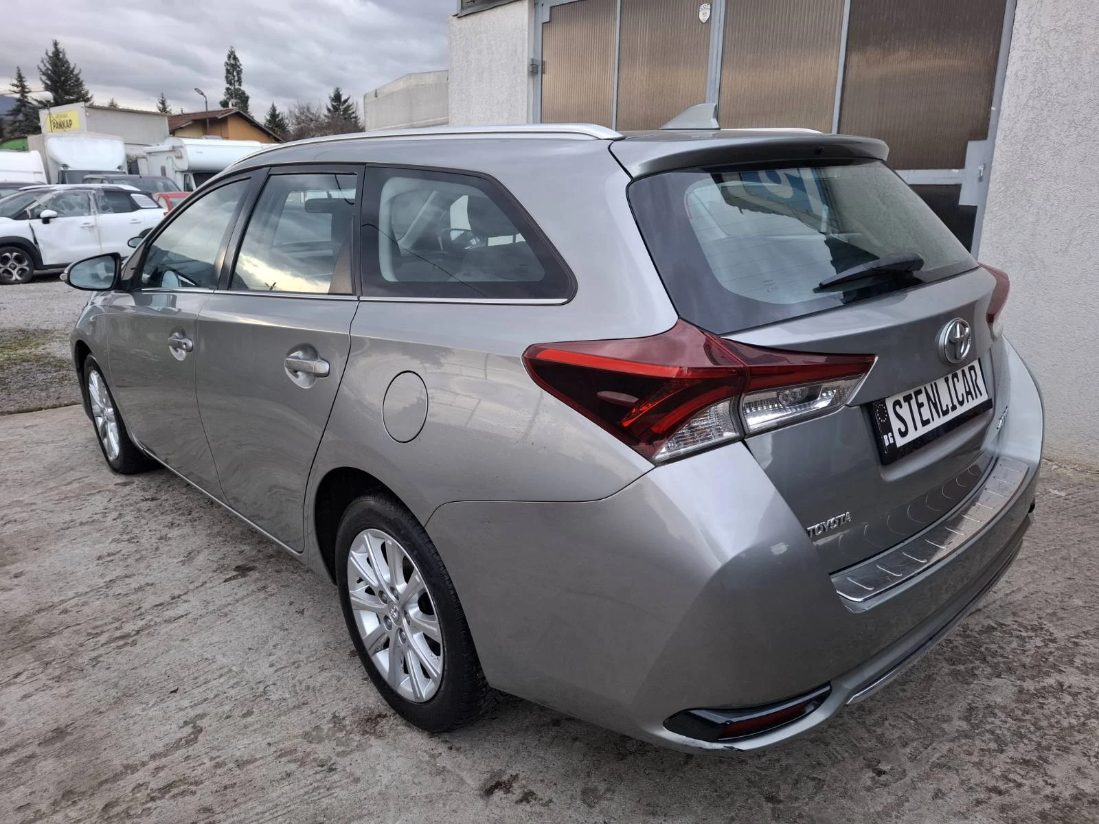 Toyota Auris 1.2i LUNA EDITION - изображение 8