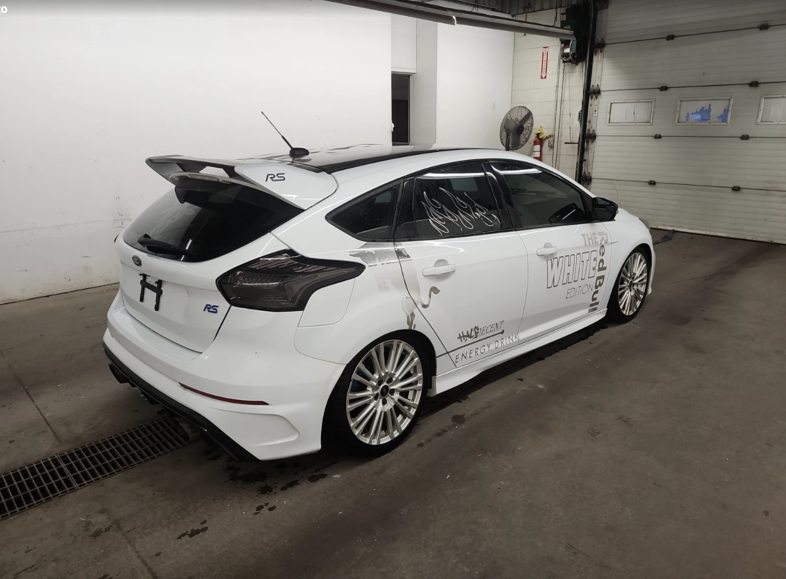 Ford Focus RS Red bull white edition - изображение 3