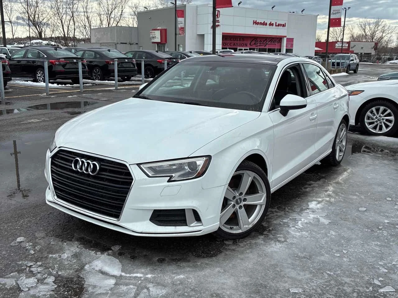 Audi A3 2.0T Progressiv/CARFAX/Подгрев/Панорама/Клип