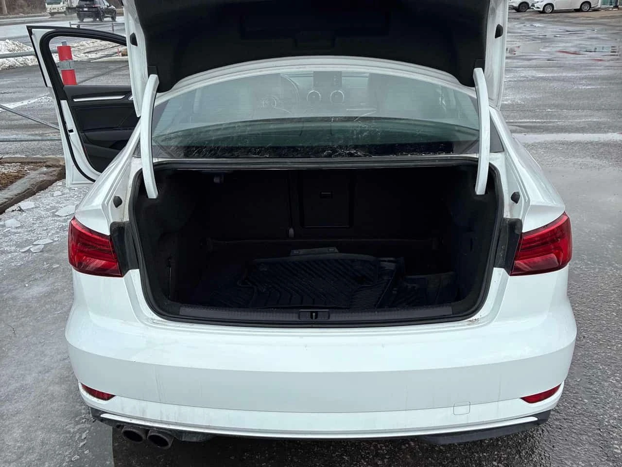 Audi A3 2.0T Progressiv/CARFAX/Подгрев/Панорама/Клип, снимка 13 - Автомобили и джипове - 53918707