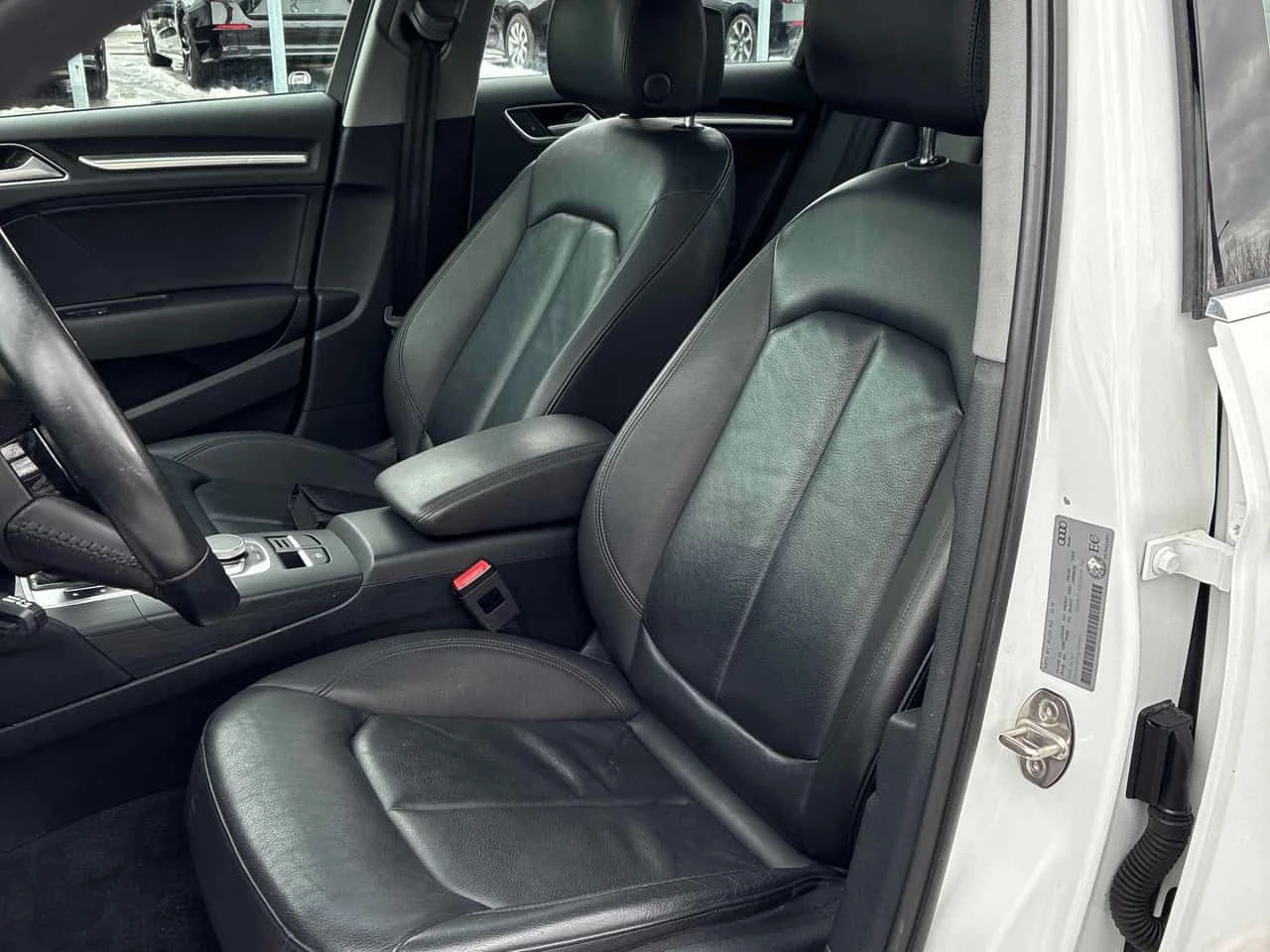 Audi A3 2.0T Progressiv/CARFAX/Подгрев/Панорама/Клип, снимка 10 - Автомобили и джипове - 53918707