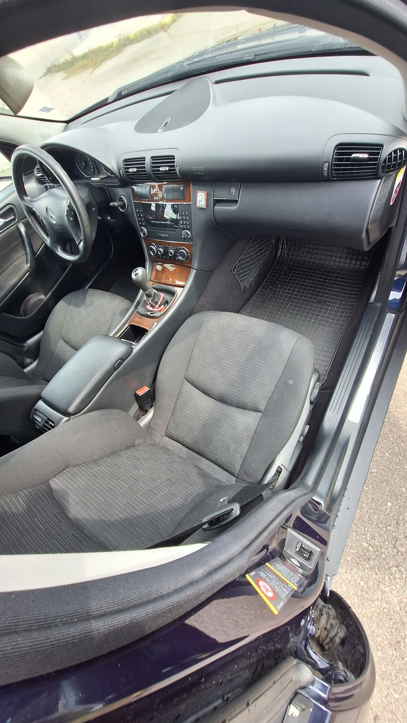 Mercedes-Benz C 180, снимка 7 - Автомобили и джипове - 53926223