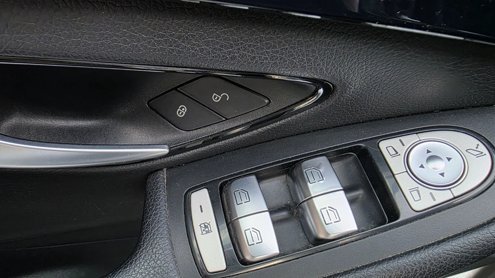 Mercedes-Benz C 180, снимка 9 - Автомобили и джипове - 53953310