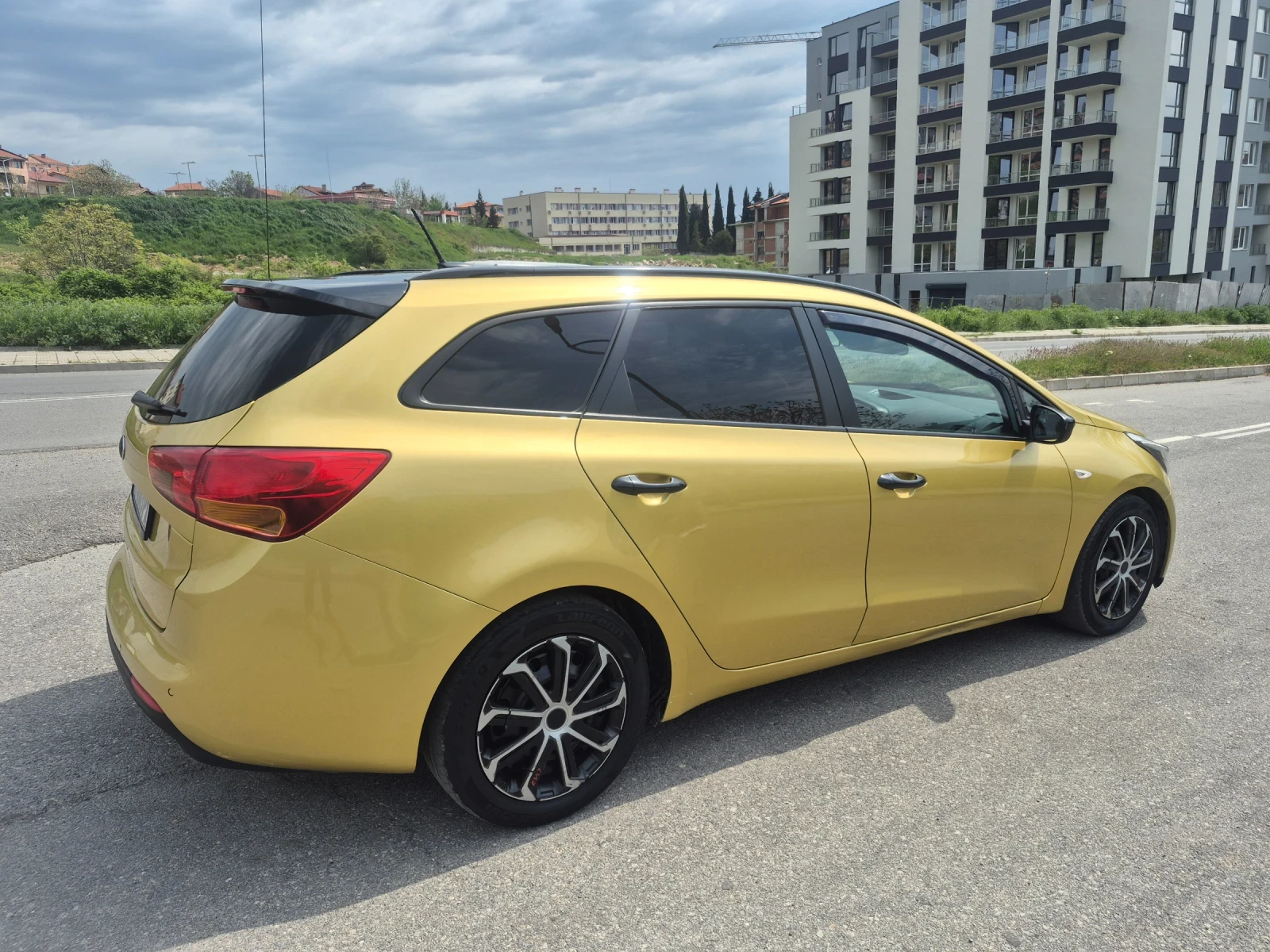 Kia Ceed, снимка 3 - Автомобили и джипове - 54355836