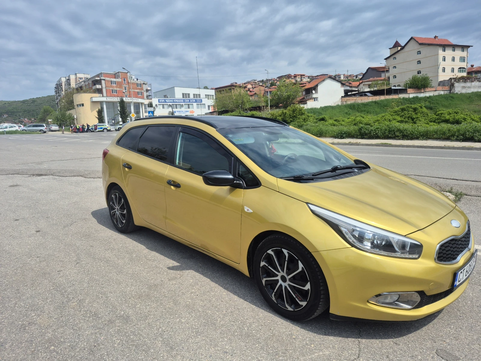 Kia Ceed, снимка 2 - Автомобили и джипове - 54355836
