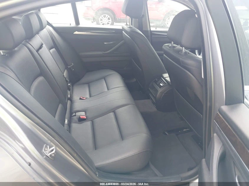 BMW 528 2.0l I xDrive, снимка 8 - Автомобили и джипове - 54386373