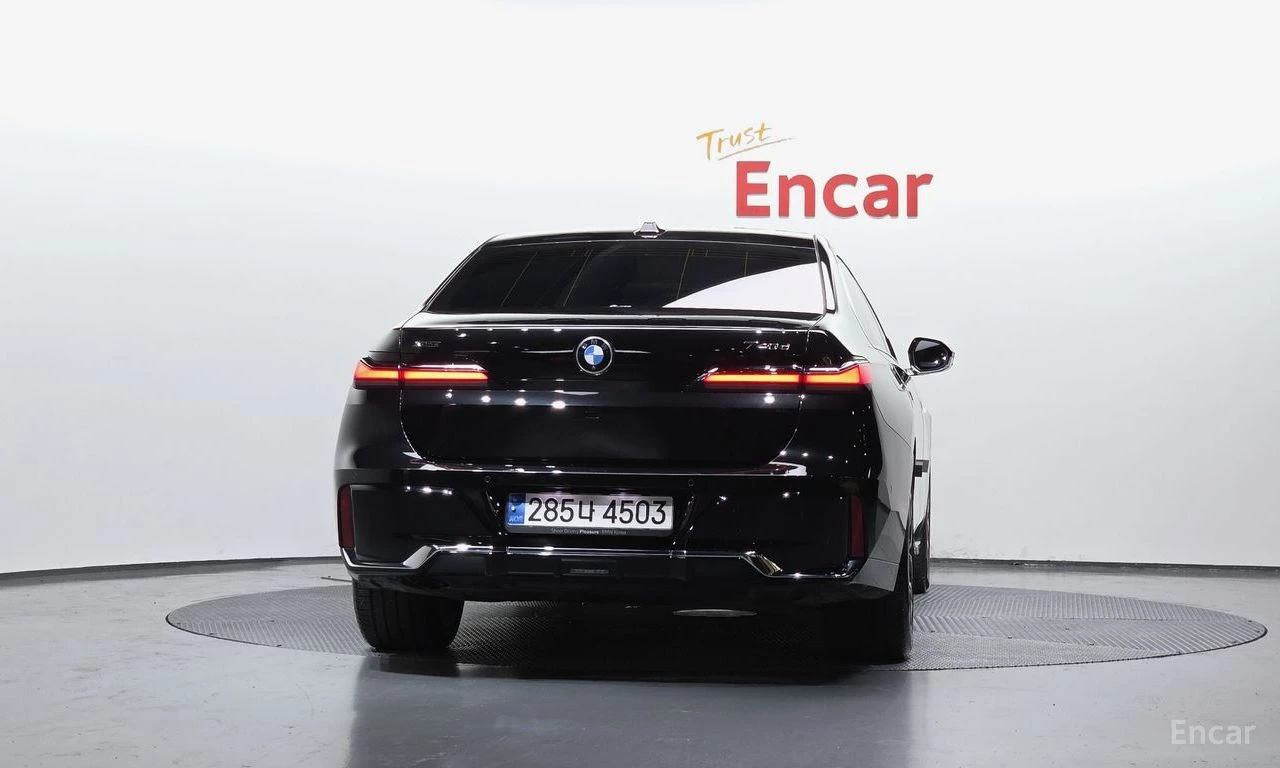 BMW 740 XDRIVE* M SPORT* HUD* 360* LASER* PANO* ОБДУХВАНЕ, снимка 4 - Автомобили и джипове - 54730467