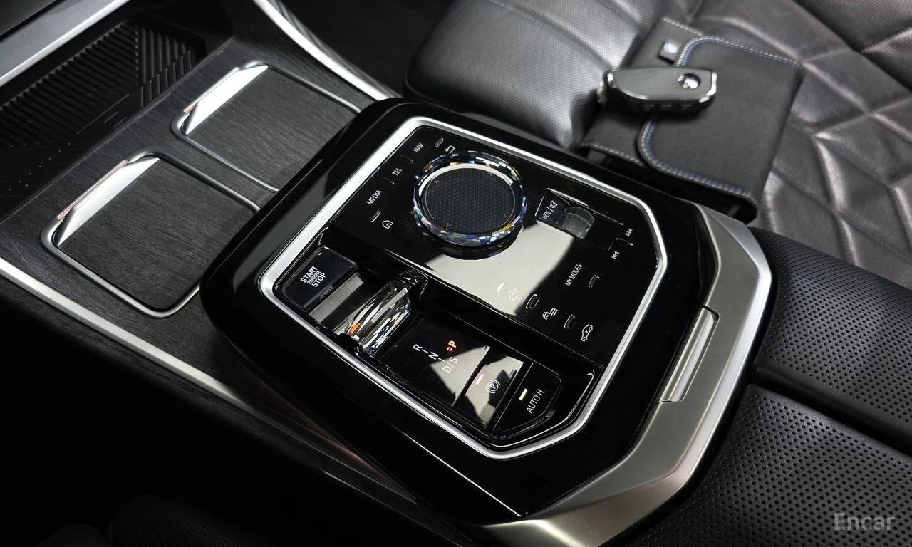 BMW 740 XDRIVE* M SPORT* HUD* 360* LASER* PANO* ОБДУХВАНЕ, снимка 7 - Автомобили и джипове - 54730467