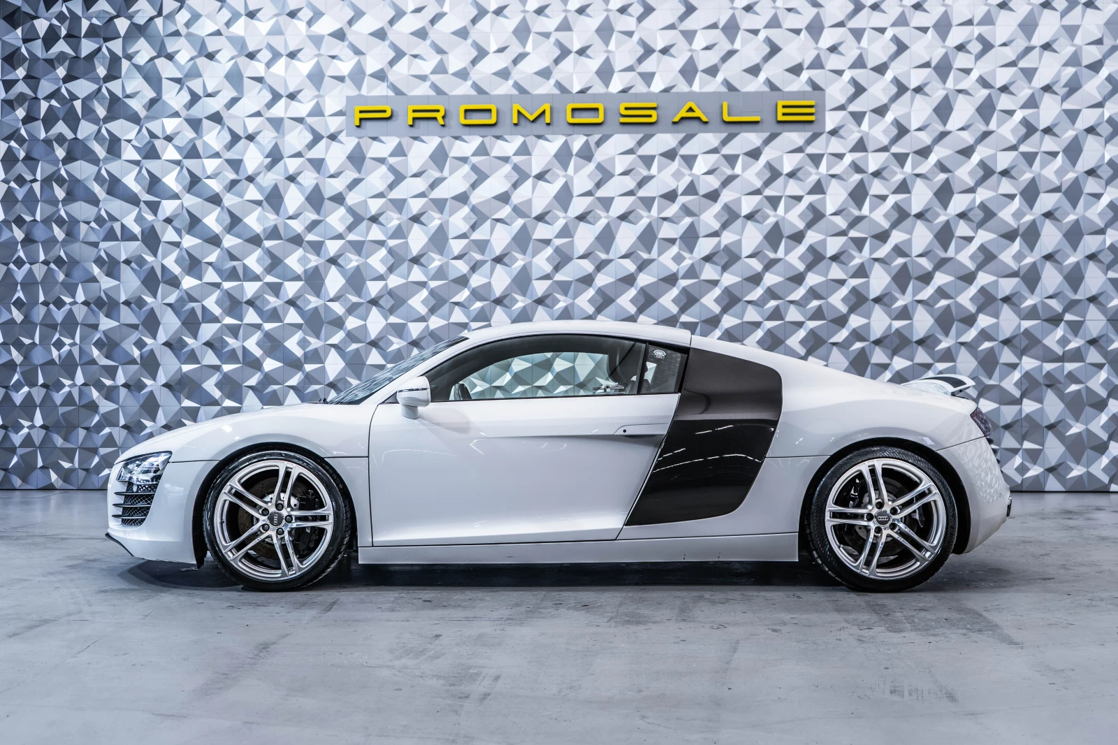 Audi R8 V8 FSI* B&O, снимка 3 - Автомобили и джипове - 54763131