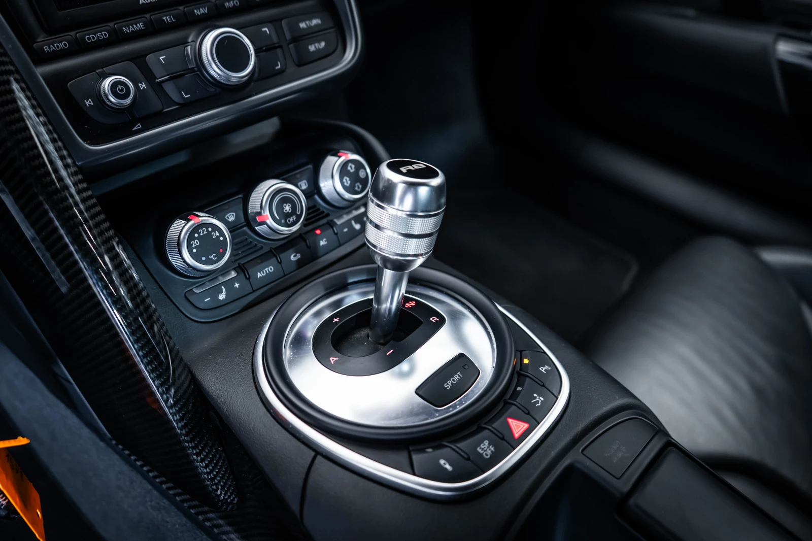 Audi R8 V8 FSI* B&O, снимка 9 - Автомобили и джипове - 54763131