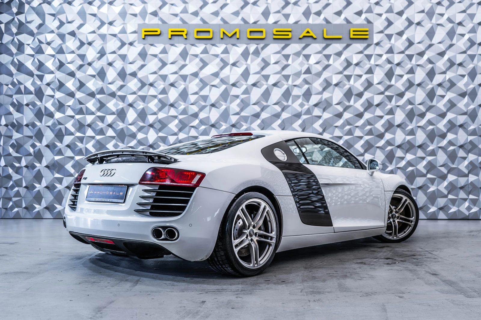 Audi R8 V8 FSI* B&O, снимка 4 - Автомобили и джипове - 54763131