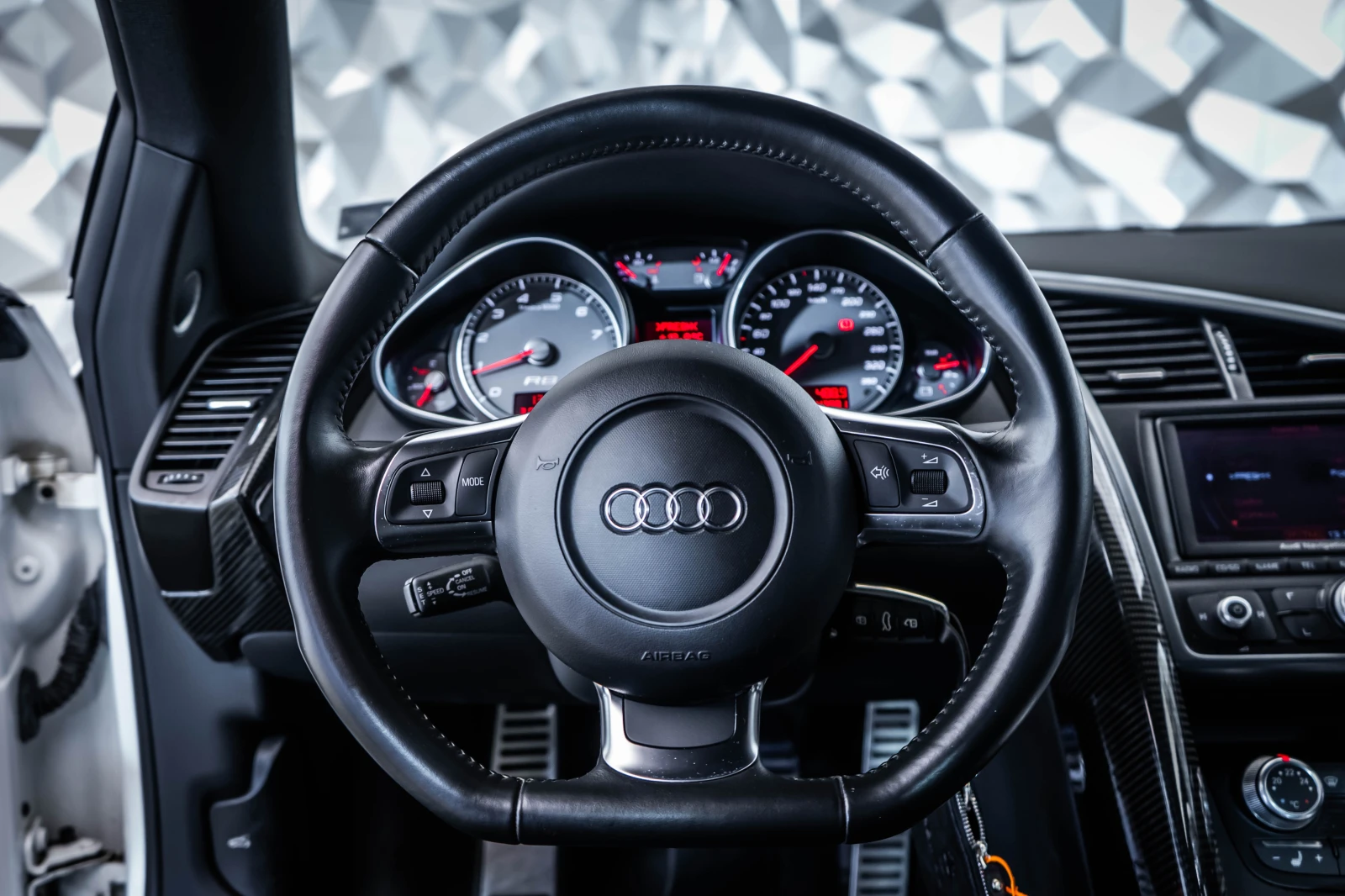 Audi R8 V8 FSI* B&O, снимка 11 - Автомобили и джипове - 54763131