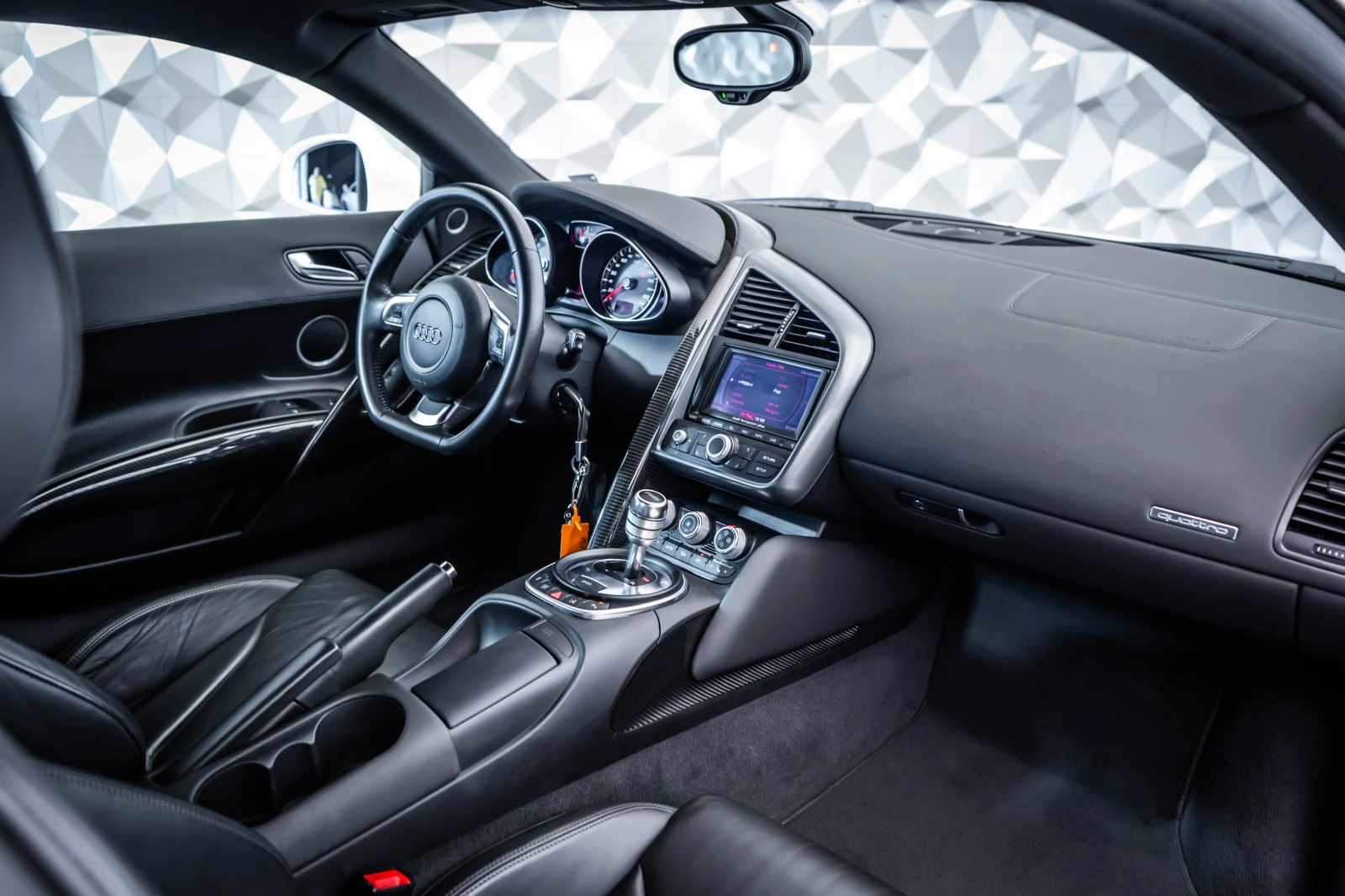 Audi R8 V8 FSI* B&O, снимка 10 - Автомобили и джипове - 54763131