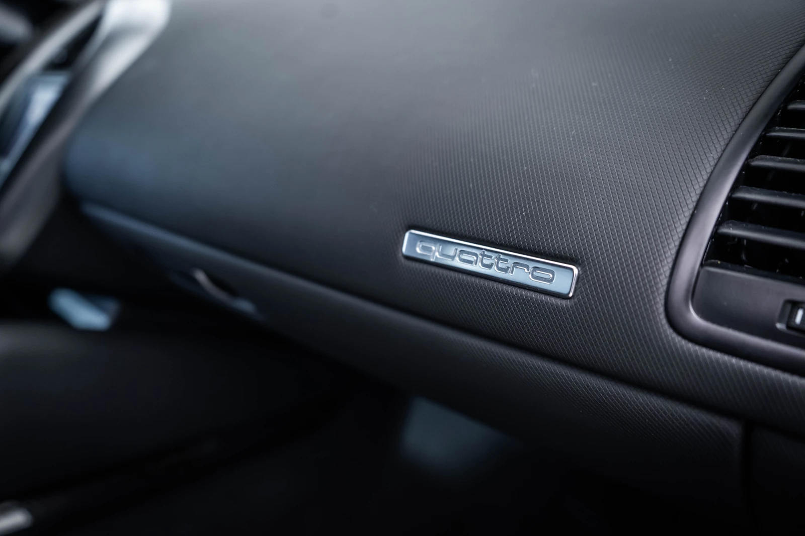 Audi R8 V8 FSI* B&O, снимка 17 - Автомобили и джипове - 54763131
